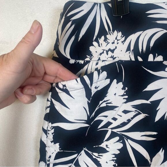 S.C. & Co Black and White Floral Print Skorts Size XXL - Picture 7 of 10